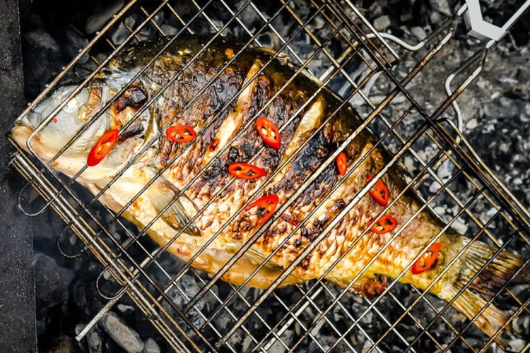 Grilled Carp with Hot Pepper and Onion