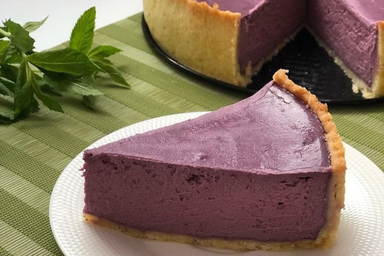 Tarta de queso con grosella negra