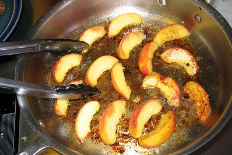 Fried Peaches with Garlic