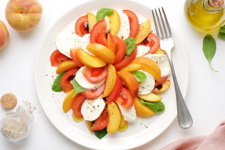 Caprese with Peaches