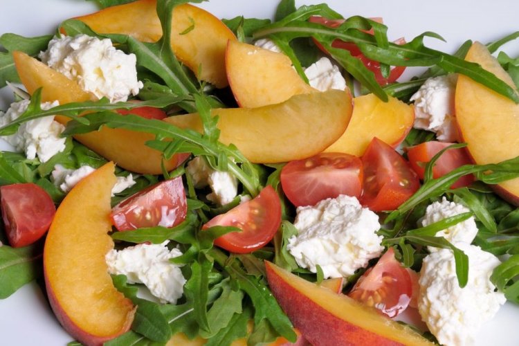 Salad with Peaches and Goat Cheese