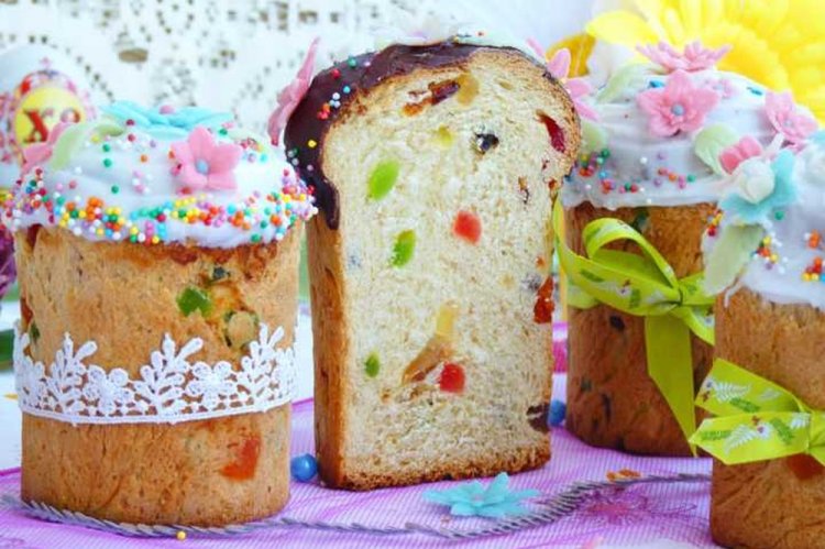 Kulich de Pascua con Frutas Confitadas