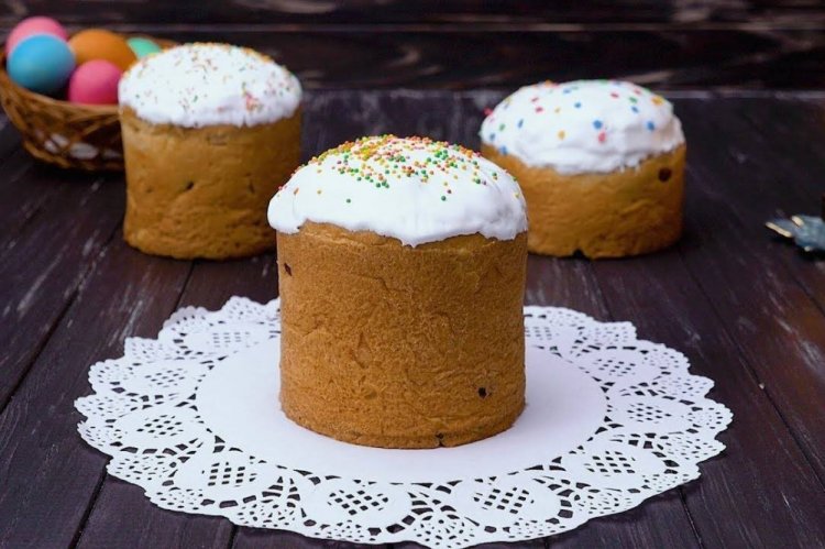 Kulich de Pascua con Leche Cocida