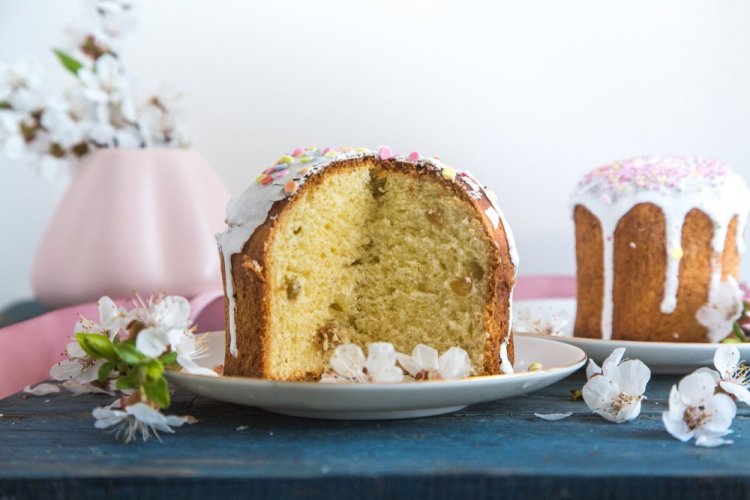 Kulich de Pascua con Crema Agria
