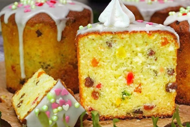 Kulich de requesón con ralladura de limón para Pascua
