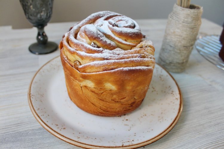 Kulich craffin de Pascua con ralladura de limón