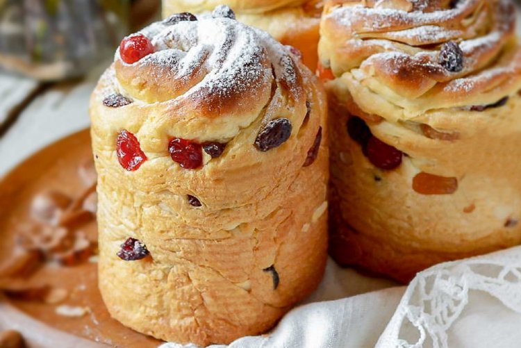 Kulich craffin de Pascua con zumo de naranja