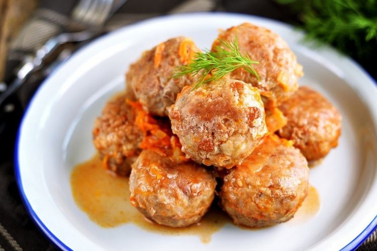 Cream Sauce with Onion and Carrot