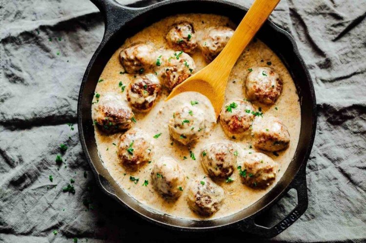 Creamy Cheese Sauce for Meatballs