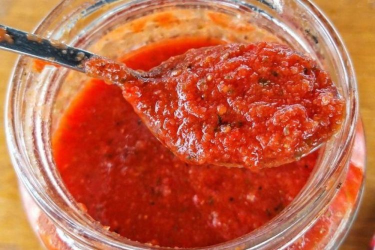 Canned Tomato Sauce with Wine