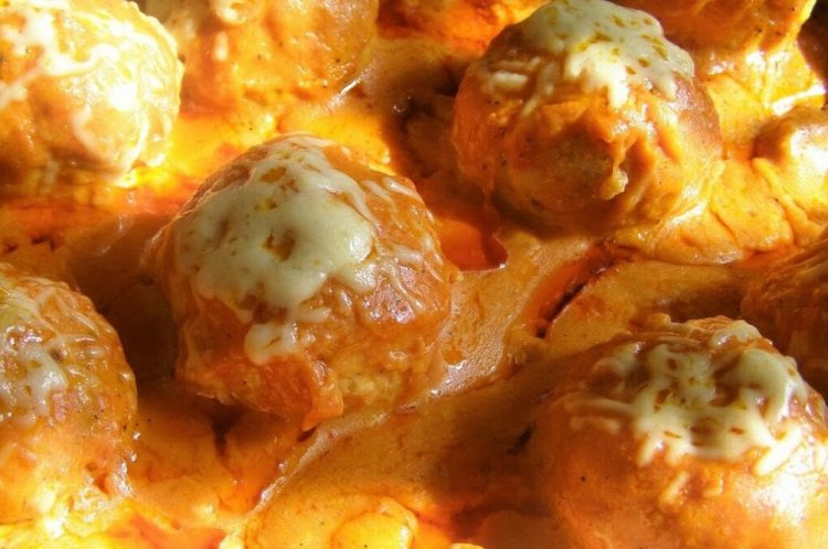 Tomato-Sour Cream Sauce for Meatballs