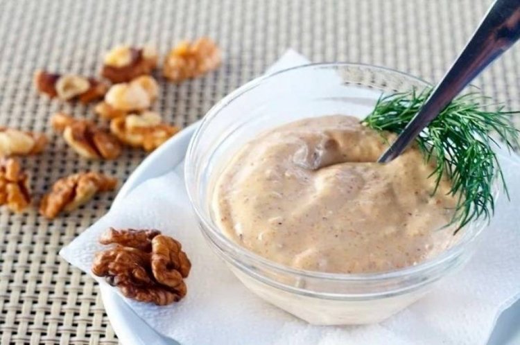 Nut Sauce for Meatballs