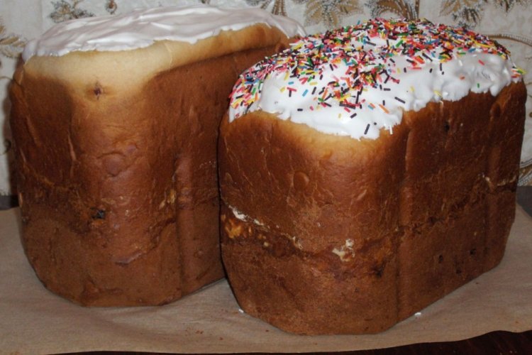 Kulich de Pascua con agua sin mantequilla en panificadora