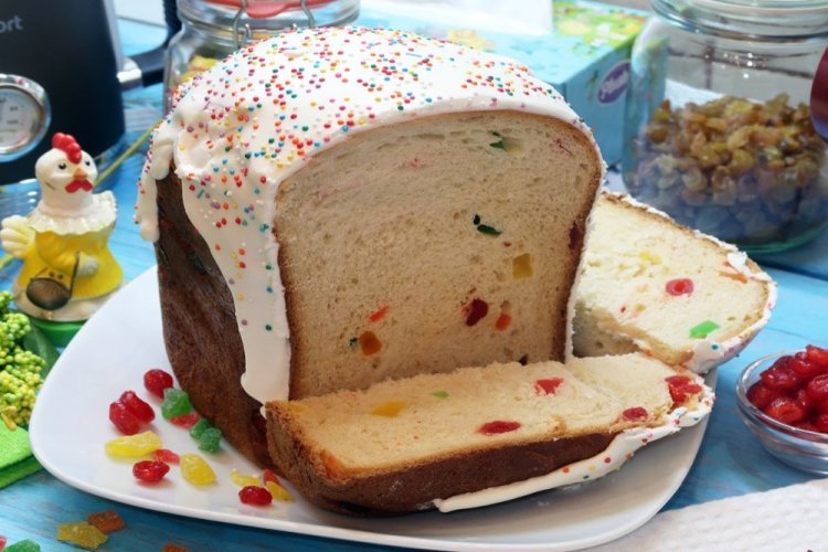 Kulich de Pascua con levadura fresca en panificadora