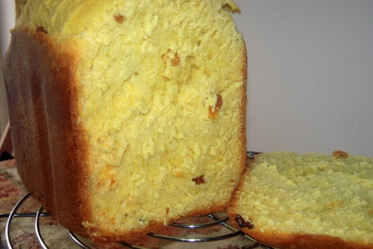 Kulich de Pascua con yemas en panificadora