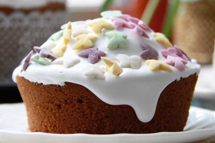 Kulich de Pascua con kéfir en olla de cocción lenta