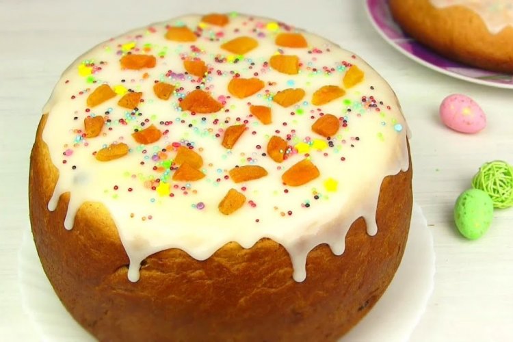 Kulich de Pascua con leche en polvo en olla de cocción lenta