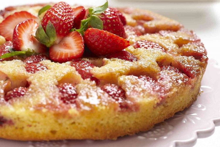 Pastel de fresas silvestres con cobertura