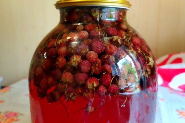 Compota de fresas silvestres para el invierno
