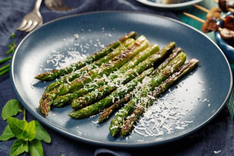 Espárragos con salsa Tabasco a la parrilla