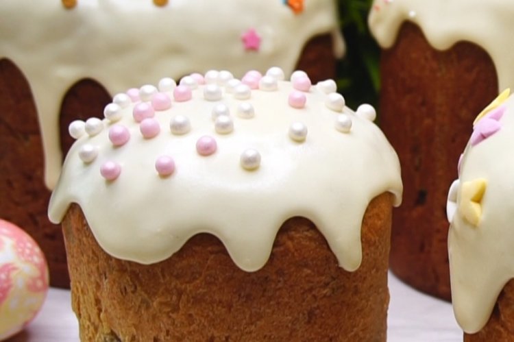 Cream Glaze for Easter Kulich