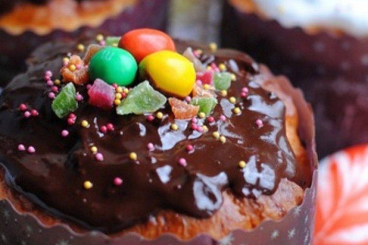Sour Cream and Cocoa Glaze for Kulich