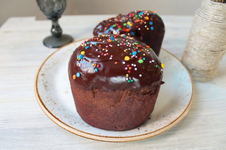 Cocoa Glaze for Easter Kulich