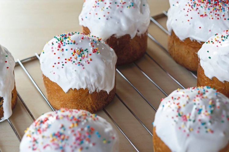 Egg White Glaze for Easter Kulich
