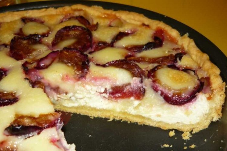 Puff Pastry Plumcot Pie