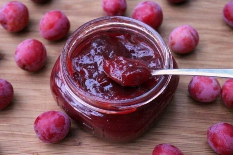 Plumcot Jam with Cocoa