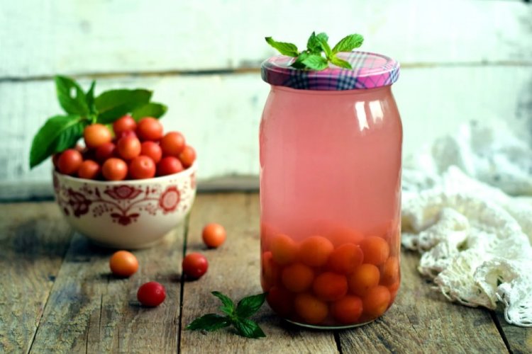 Summer Plumcot Compote