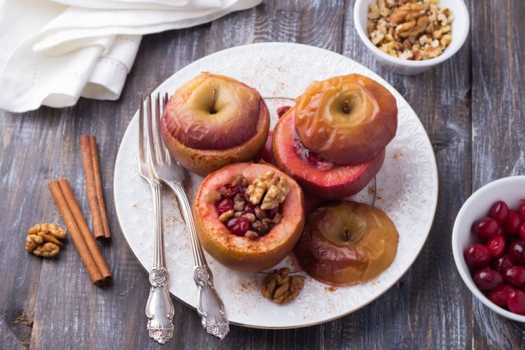 Baked Apples with Cranberries and Walnuts