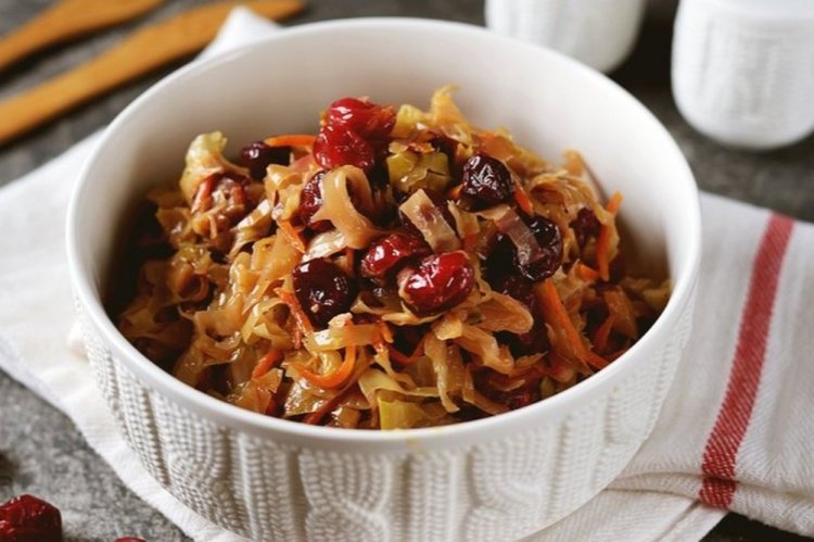 Stewed Cabbage with Cranberries