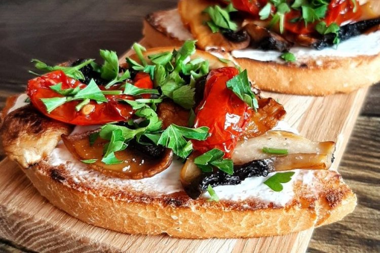 Bruschetta with Tofu and Mushrooms