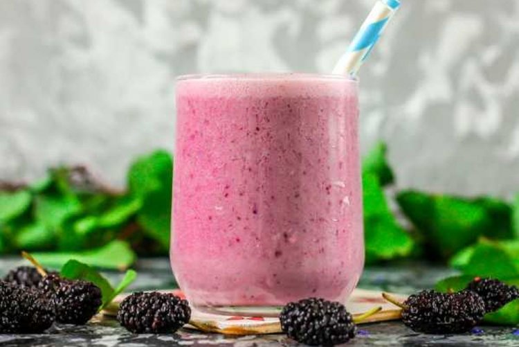 Mulberry Smoothie with Kefir