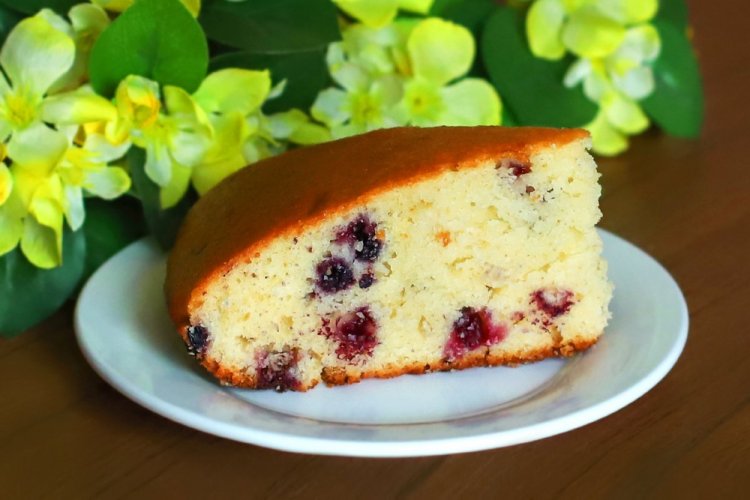 Semolina Cake with Mulberries