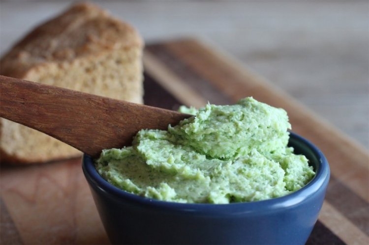 Untable de tallos de ajo y queso crema
