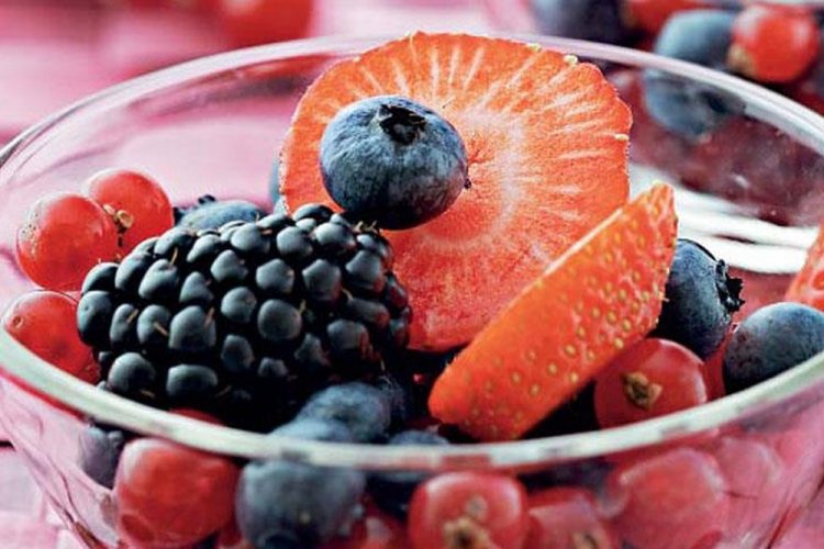 Ensalada de bayas con moras