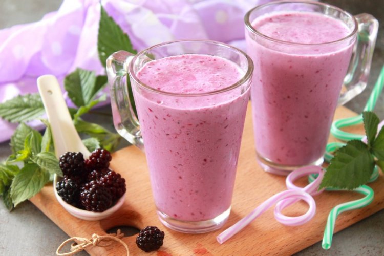 Batido de leche con moras