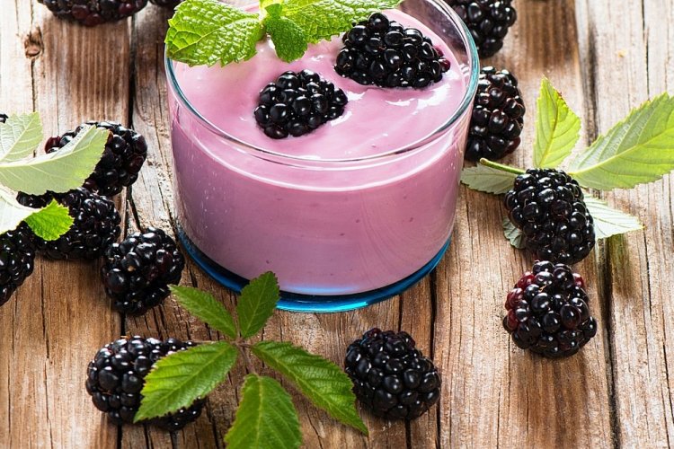 Batido de moras con dátiles