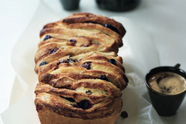 Pan dulce de levadura con arándanos