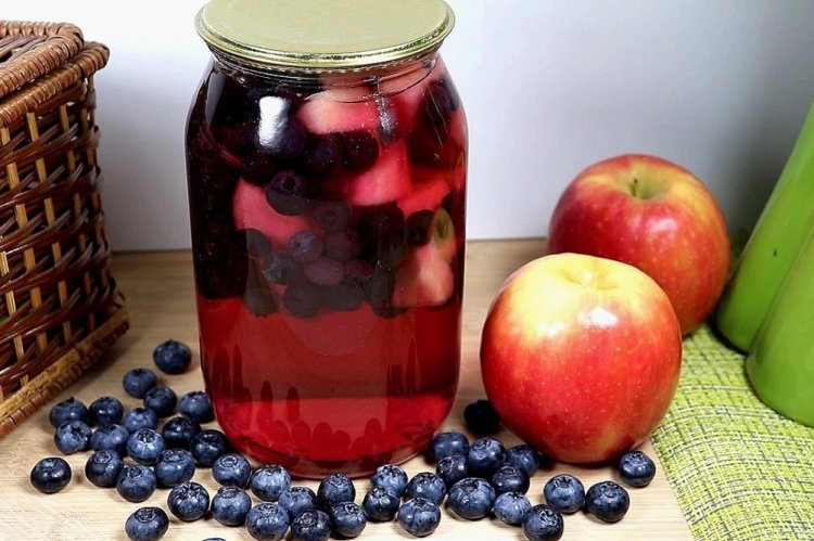 Compota de arándanos y manzanas para el invierno
