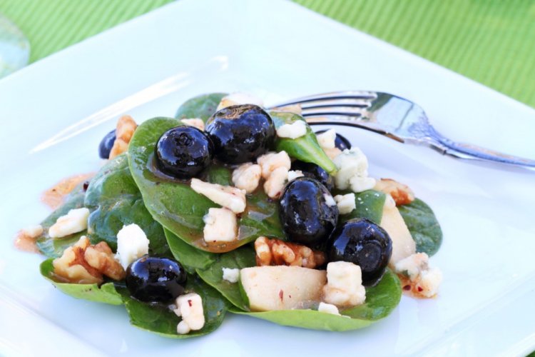 Ensalada de arándanos y queso de cabra