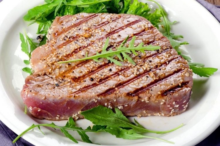 Grilled Tuna in Orange Marinade with Sesame Seeds