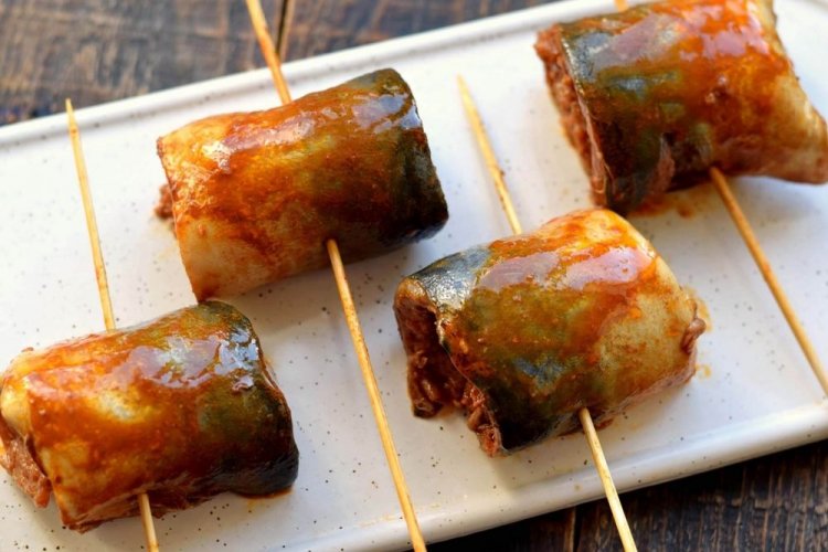 Rollitos de caballa en kétchup picante a la parrilla