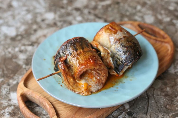 Rollitos picantes de caballa a la parrilla