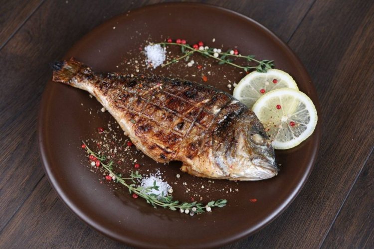 Dorada con limón y tomillo a la parrilla
