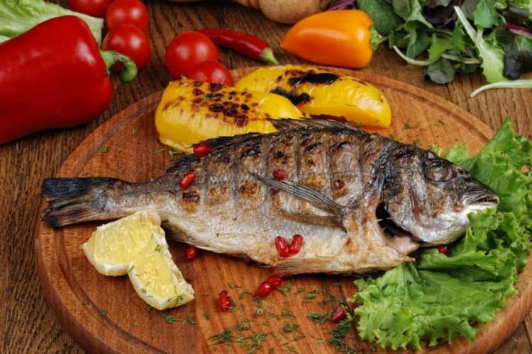 Dorada en marinado de vino a la parrilla