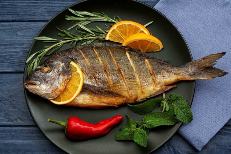 Dorada con naranjas y romero a la parrilla