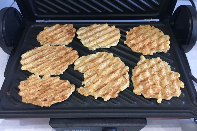 Gofres con requesón y copos de avena a la parrilla